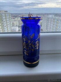Zlacená váza, modré sklo, výška 19 cm, šířka 7 cm