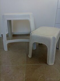 Plastové stoličky - 1