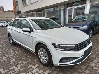 VW Passat B8 2.0TDI 110kW DSG ACC Qi Press&Drive Full LED