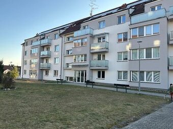 Pronájem cihlového bytu 2+1, 66 m2 s balkónem a garáží