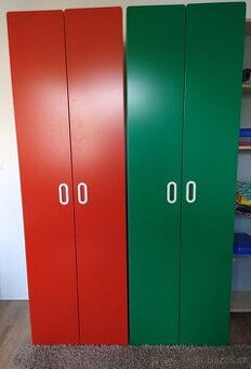 Skříně IKEA zelená a červená