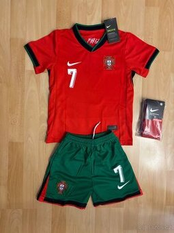 Fotbalový dres s kraťasy Portugalska Ronaldo dětský.