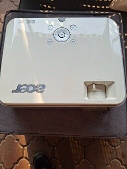 Acer H7530D závada