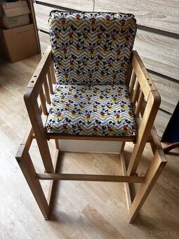 Stolek s židli nebo krmící židlička