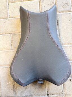 Sedlo TRIUMPH STREET TRIPLE 765 R 2017 - 2019
