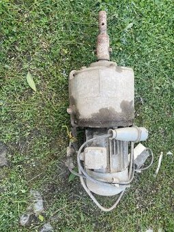 Elektromotor s převodovkou
