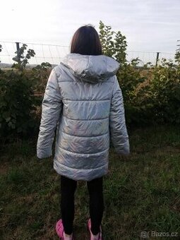 stříbrný dlouhý kabát