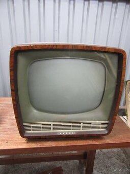 Nabízím starou televizi Tesla Ametyst 406U. Netestováno. Pro