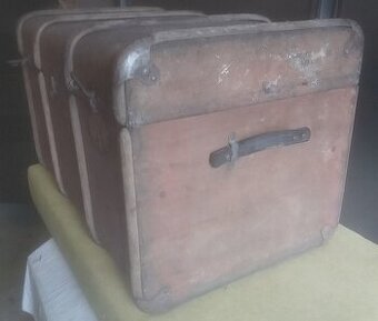 Stará velká truhla