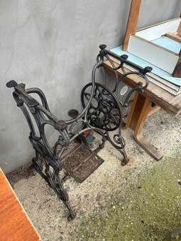 Šicí stroj - Litinový stojan pro zahradní stolek / Litina