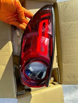 Mazda CX5 2. gen., levý zadní světlomet ORIGINÁL
