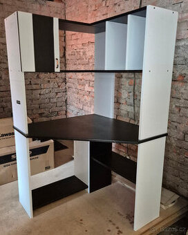 Rohový PC stolek 90 x 90 x 160