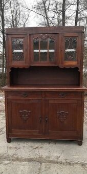 Starožitný masivní příborník