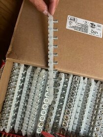 Hilti hřeby a náboje a další.