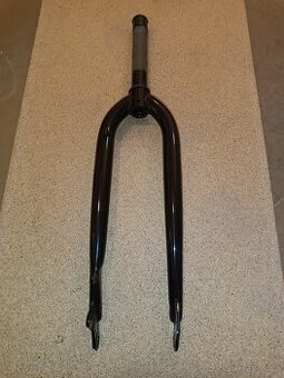 Vidlice pevná černá 26"