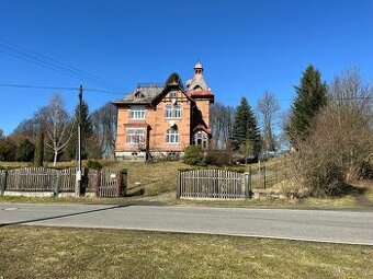 Prodej rodinného domu 240 m2, pozemek 4996 m2 Lipová