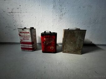 Stare retro plechovky benzina