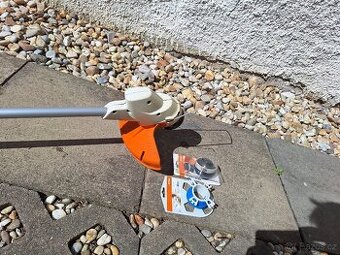 aku vyžínač křovinořez stihl