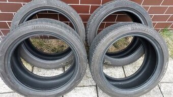 Bridgestone zimní 225/45 R17 Blizzak LM-005