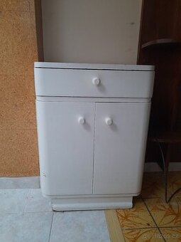 Retro skříňka - 1