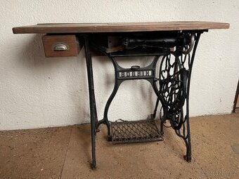 Šicí stroj značky BOBBIN - 1