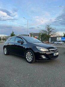 Opel Astra J plná výbava