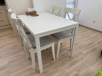 Jídelní stůl VANGSTA pro 4 s židlemi INGOLF