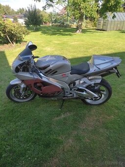 Aprilia RSV 1000 mile