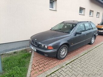 BMW E39 520i