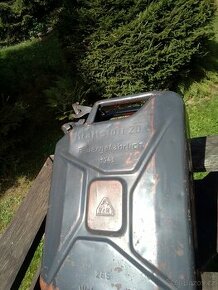 Wehrmacht-Válečný kanystr německé armády z r. 1943