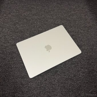 ZÁNOVNÍ APPLE MACBOOK AIR 13” M2/8GB RAM/256GB,BATERIE 100%