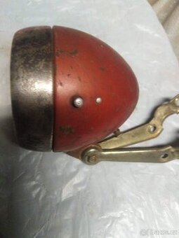 starší světlo na moped nebo motokolo.