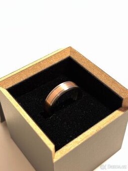 Pánský prsten z titanu a růžového zlata