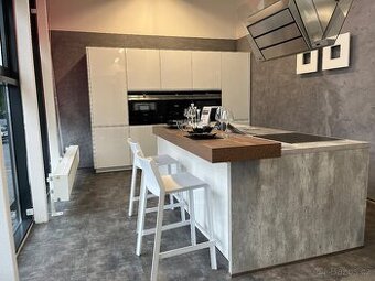 Prémiová expoziční kuchyňská linka Livanza – Avantgarda