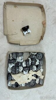 zásuvky bakelit 25 ks