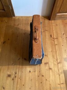 Starý cestovní kufr sedmdesátá léta