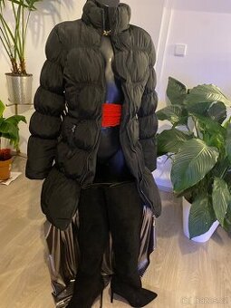 Guess prosivana perova cerna bunda kabat 36