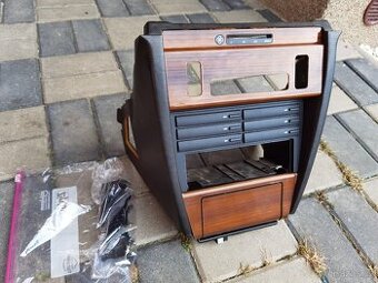 Mercedes Benz 190, W201 - středová konzole ve dřevě