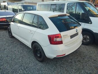 Škoda Rapid 1.6 tdi hatchback bílá barva