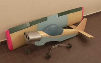 Velke RC akrobaticke letadlo celobalzove