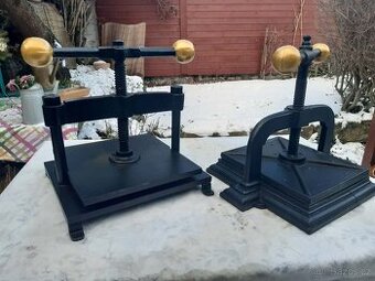 Litinový lis na knihy