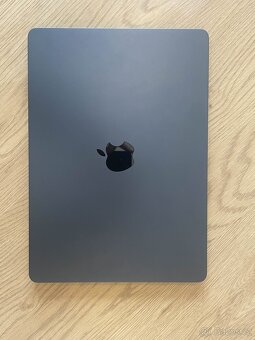 MacBook Air 2022 – 100% stav baterie, jako nový, záruka
