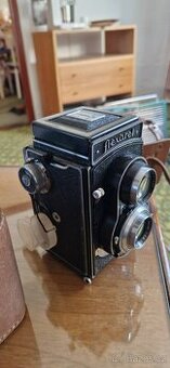Historicky fotoaparat Flexaret - 1
