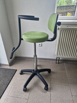 Kadeřnická dětská židle