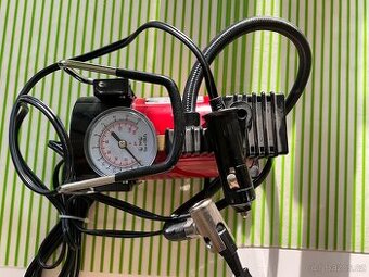Kompresorek do auta 12V