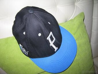 Kšiltovka s rovným kšiltem Cropp