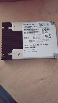 Softwerovy SSD 3.8 T Toshiba - 1