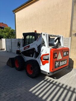 BOBCAT S530 - smykový nakladač