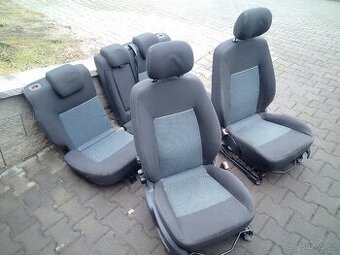 Ford Mondeo mk4 facelift sedačky, tapecíry loketka