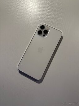 iPhone 12 Pro Max, baterie 100%